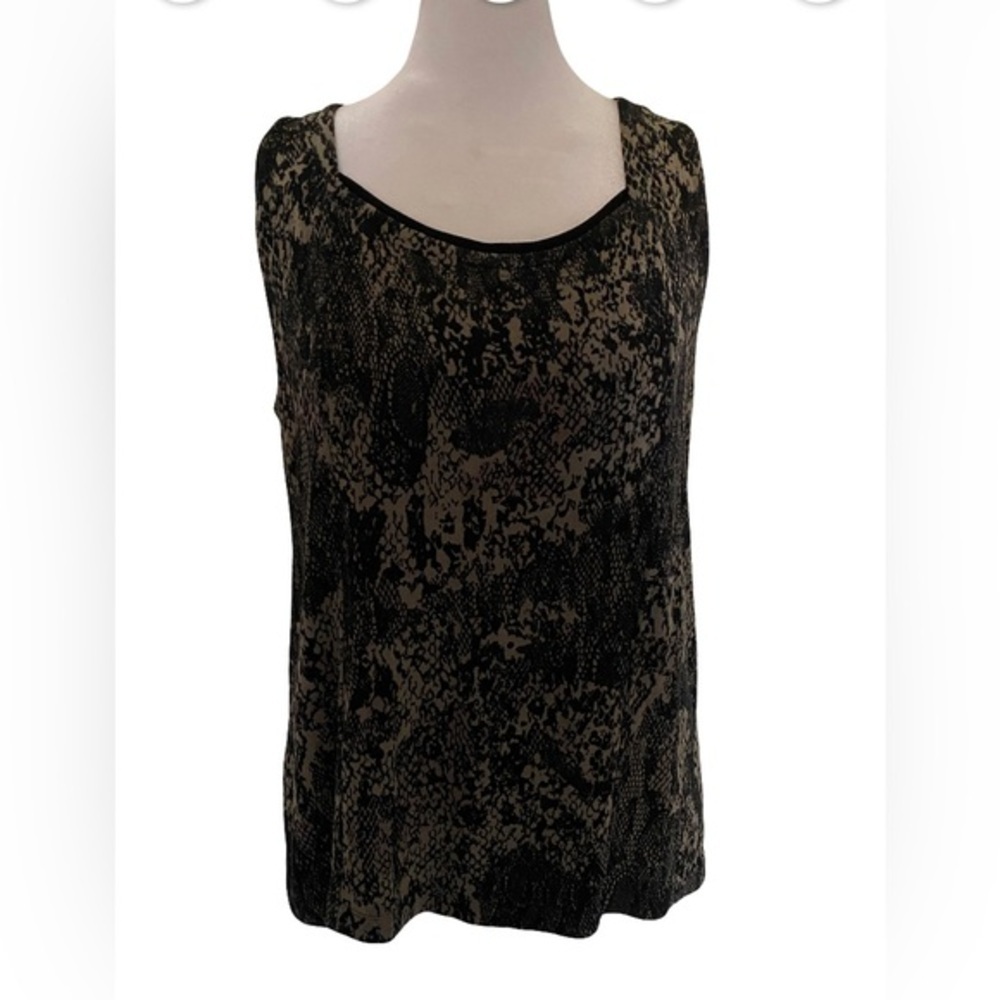 Chicoâs Women's Sleeveless Travelers top size 2